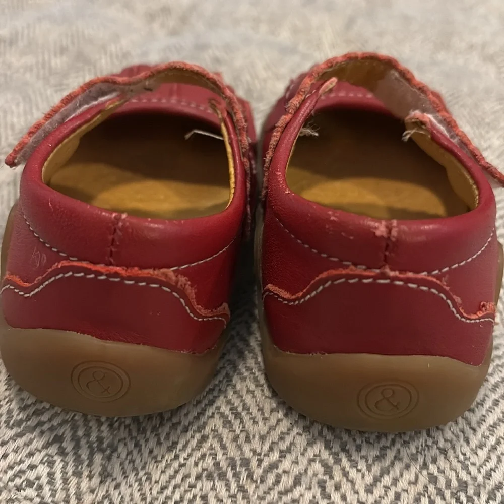 Livie & Luca size 5